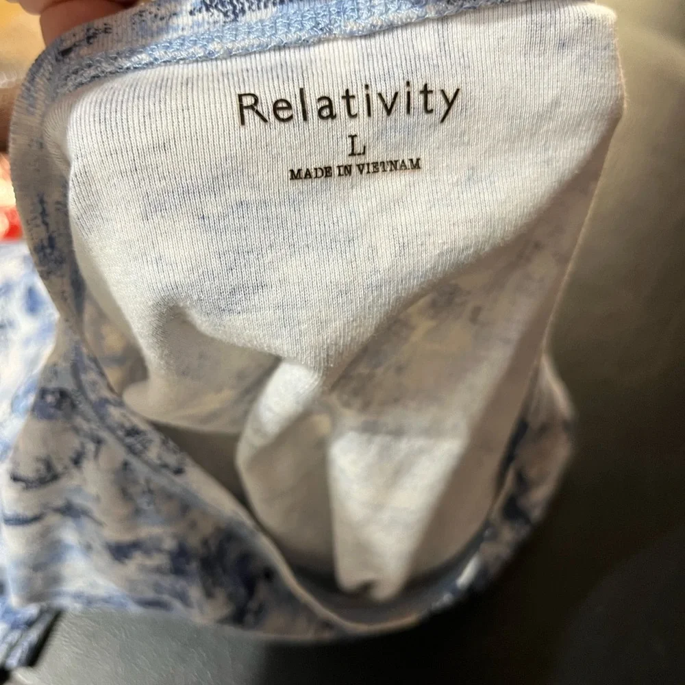 Relativity long sleeved tee size large - Picture 8 of 8
